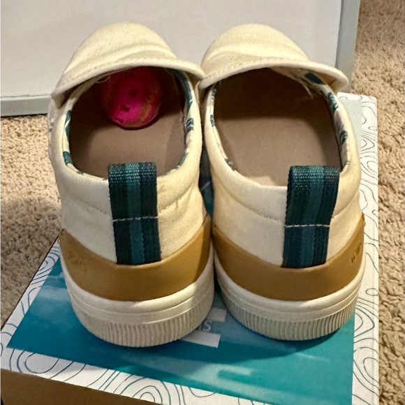 TOMS Travel Lite Slip Ons - Picture 3 of 5